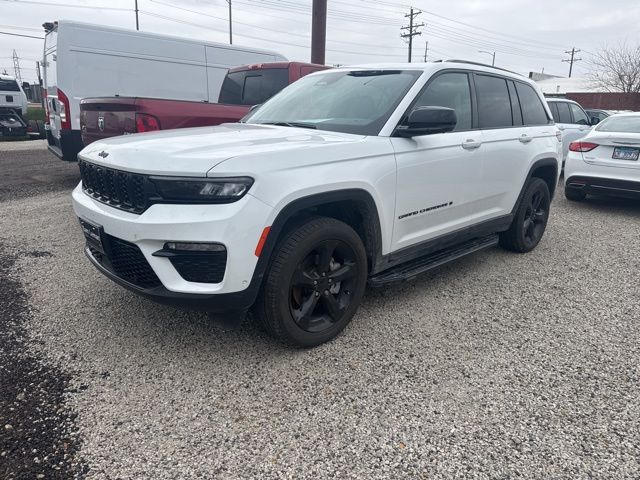 2025 Jeep Grand Cherokee Limited photo 2