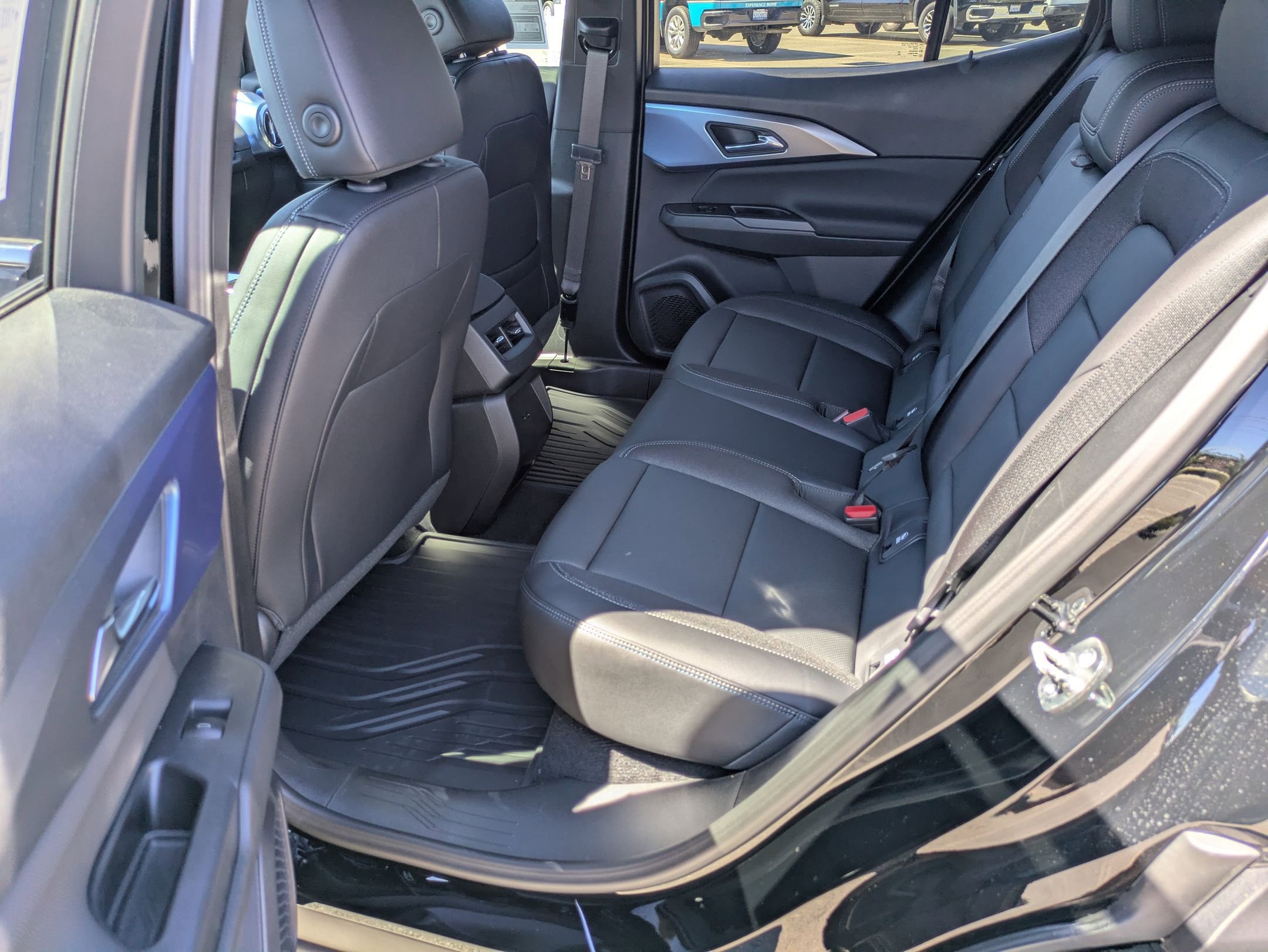 2026 Chevrolet Equinox EV 1LT photo 12