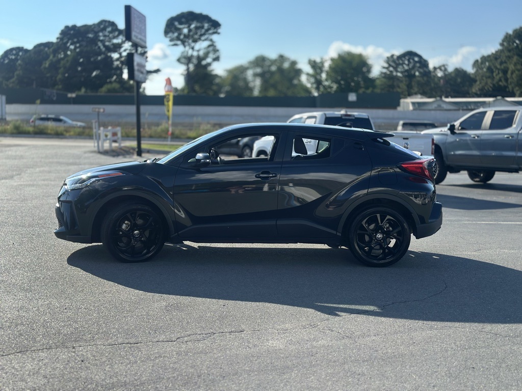 2022 Toyota C-HR XLE photo 4