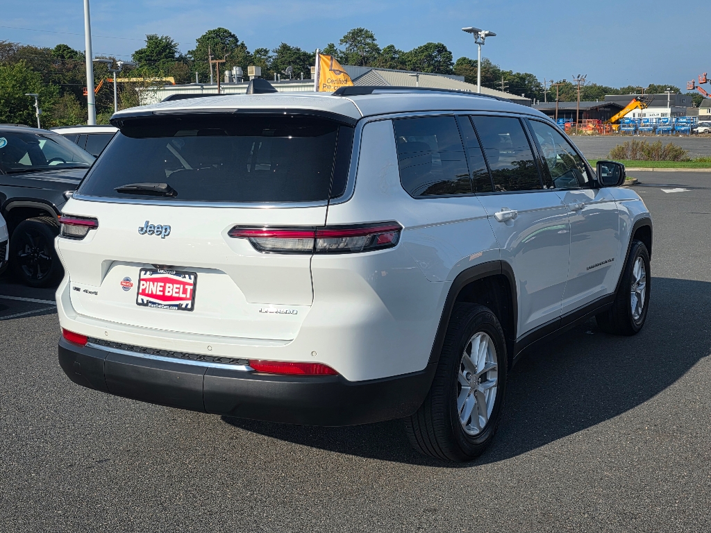 2022 Jeep Grand Cherokee Laredo photo 11