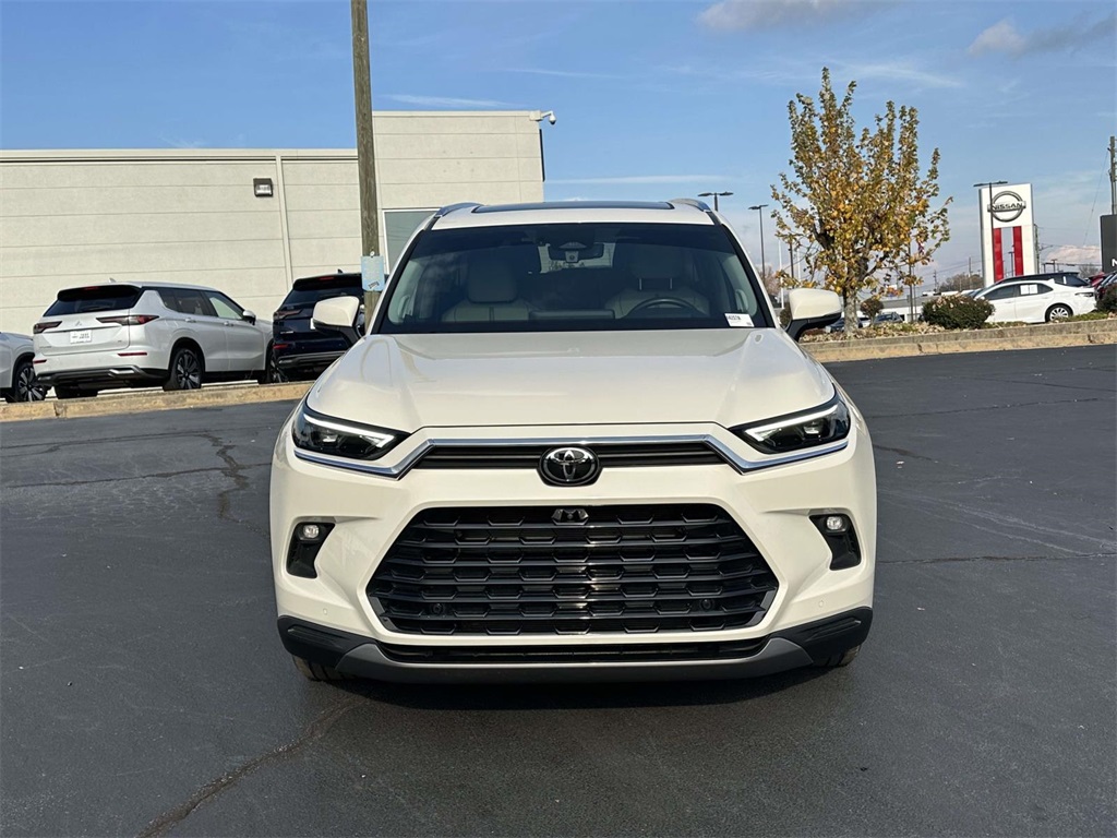 2024 Toyota Grand Highlander Platinum photo 2