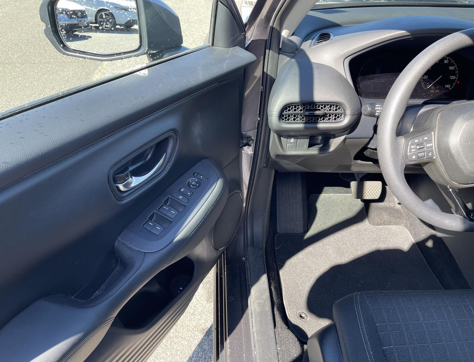 2023 Honda HR-V LX photo 2