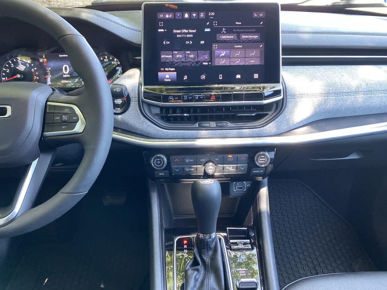 2024 Jeep Compass Latitude photo 13