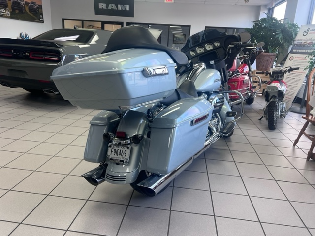2023 Harley Davidson Street Glide photo 3