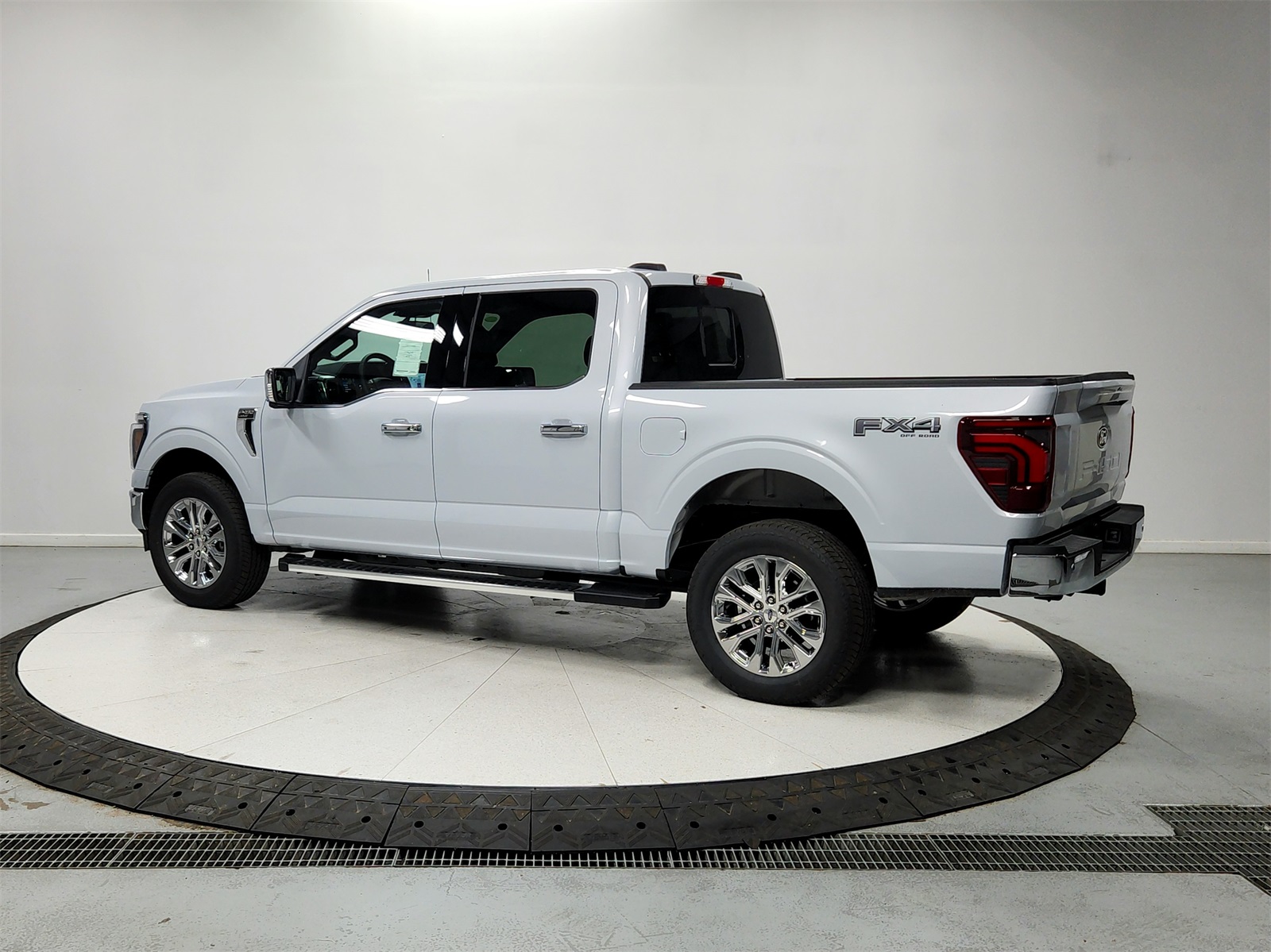 2025 Ford F-150 Lariat photo 4