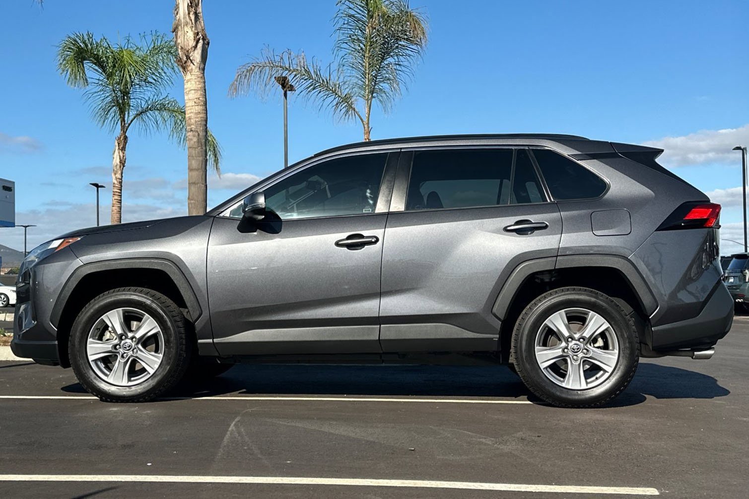 2022 Toyota RAV4 XLE photo 7