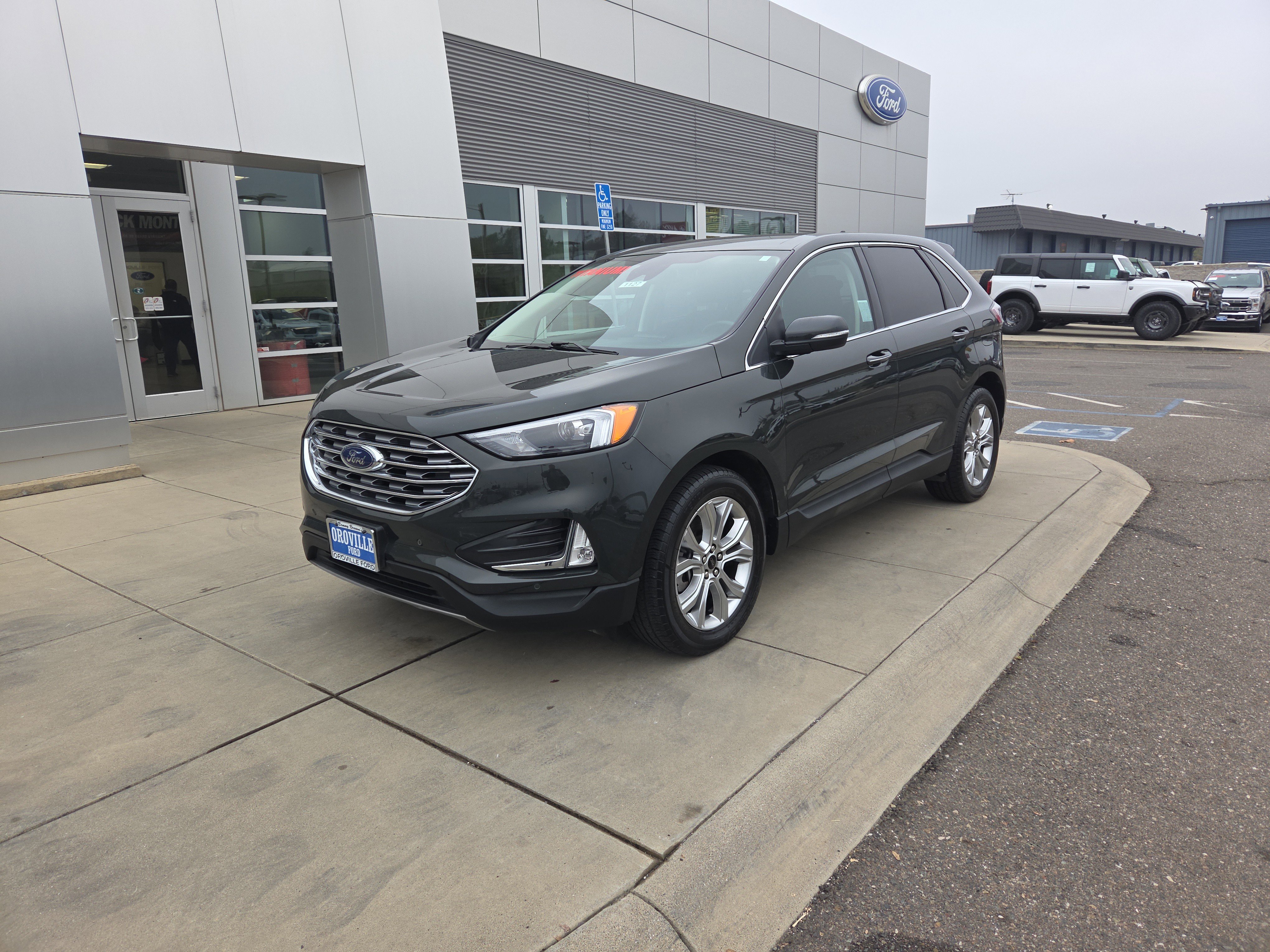 2024 Ford Edge Titanium's photo