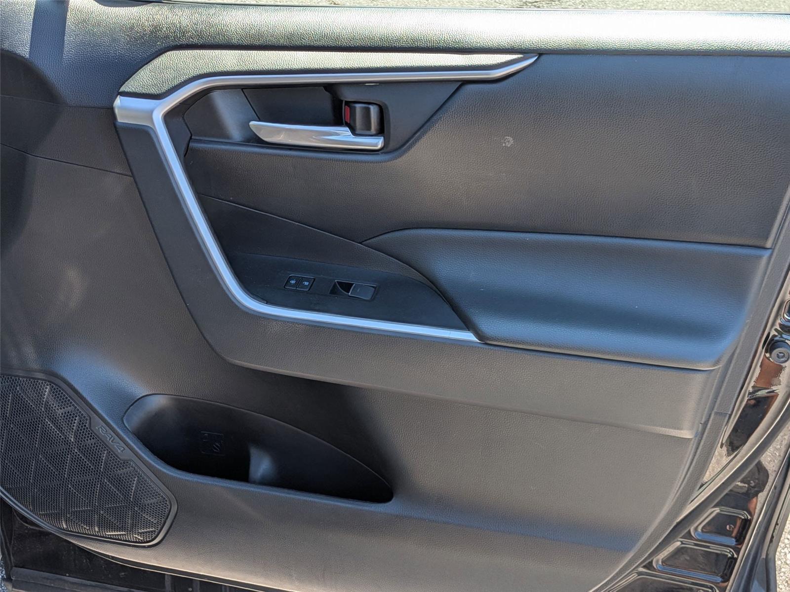 2023 Toyota RAV4 XLE photo 29