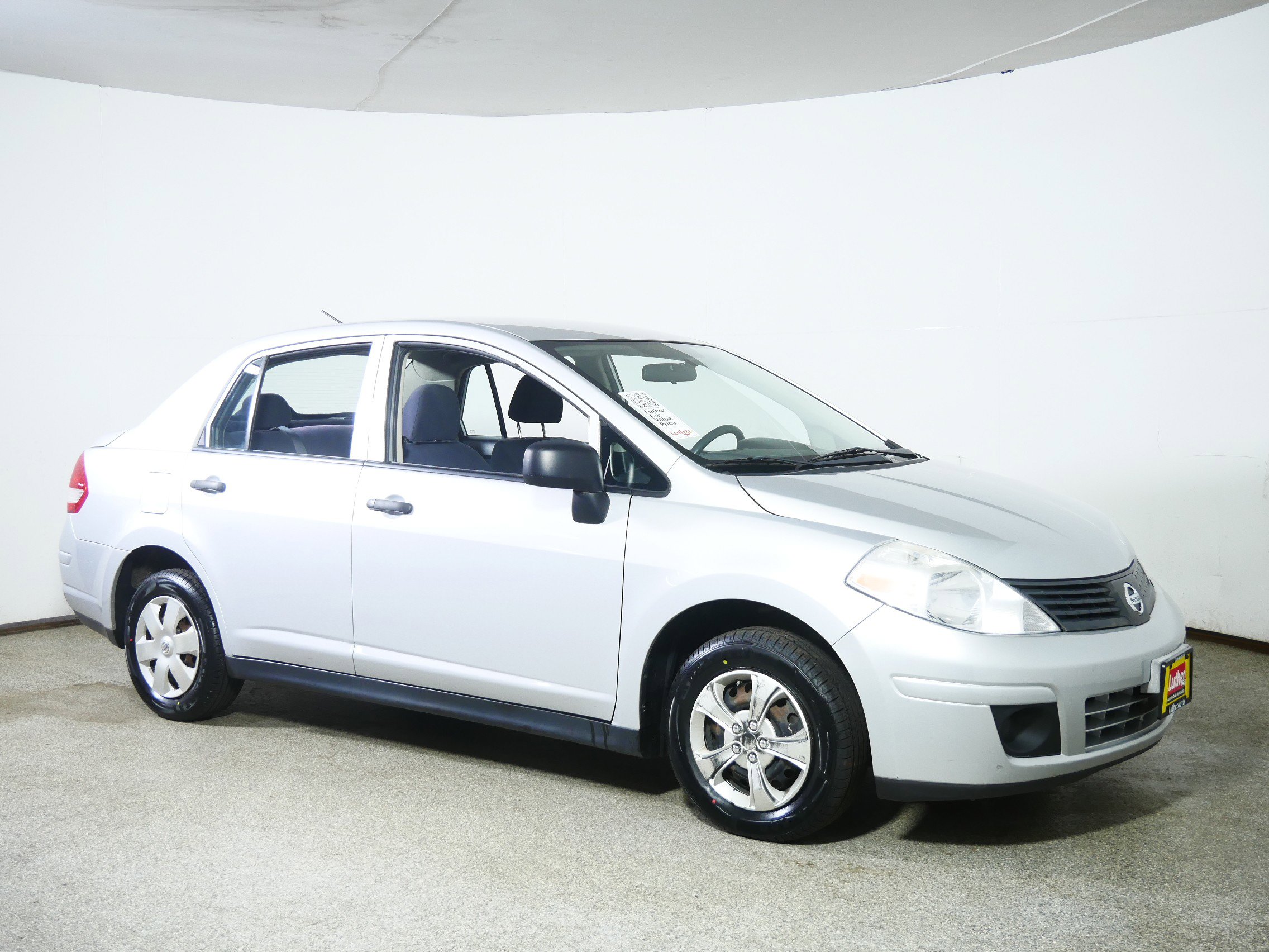 2009 Nissan Versa Base's photo