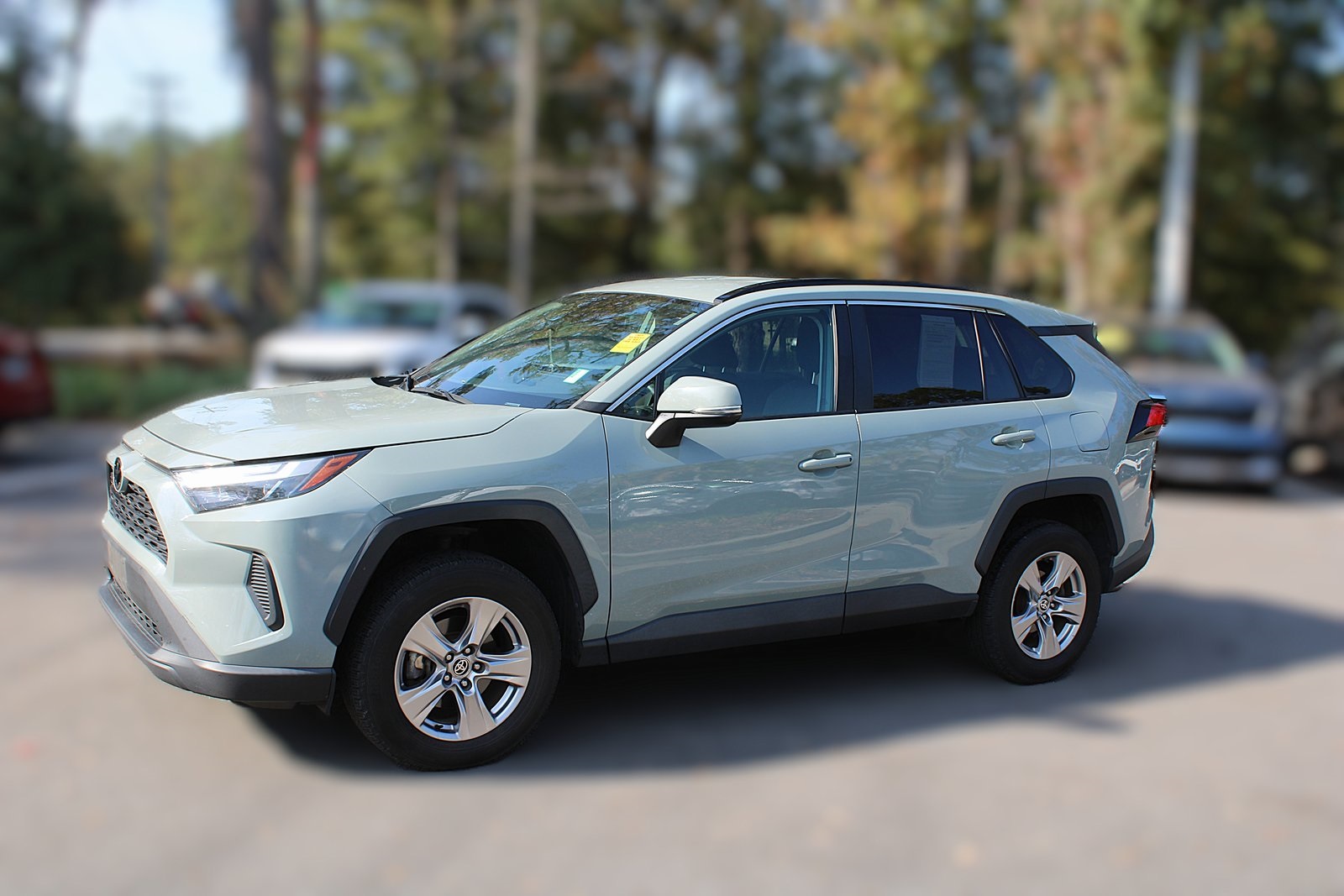 2022 Toyota RAV4 XLE photo 2