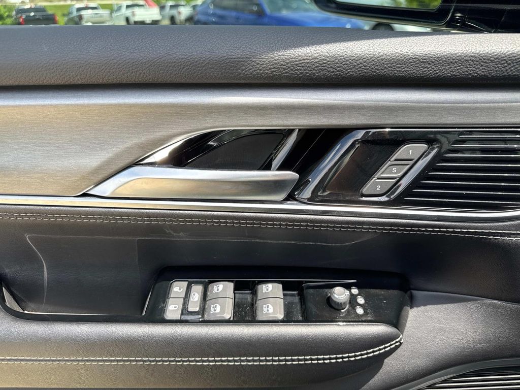 2023 Jeep Wagoneer Series II Carbide photo 17