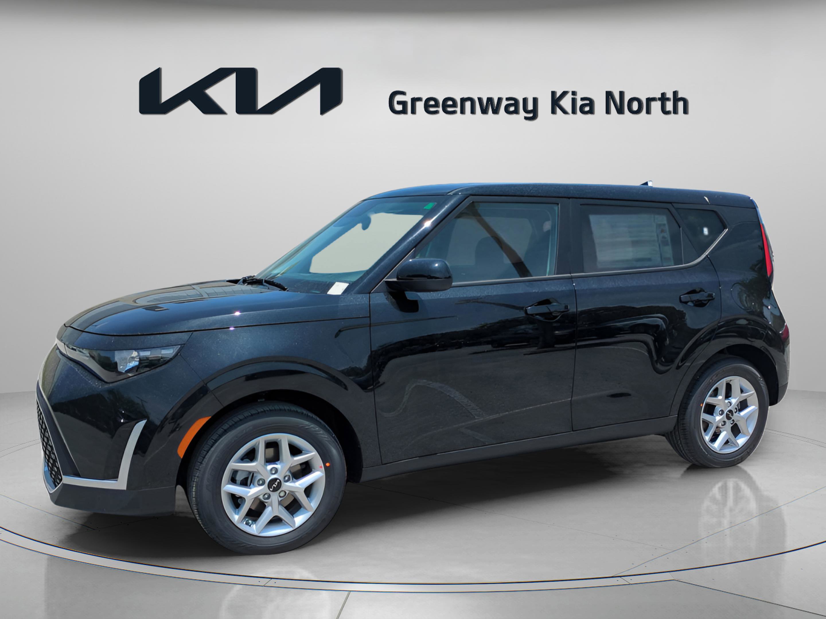 2025 Kia Soul LX photo 3