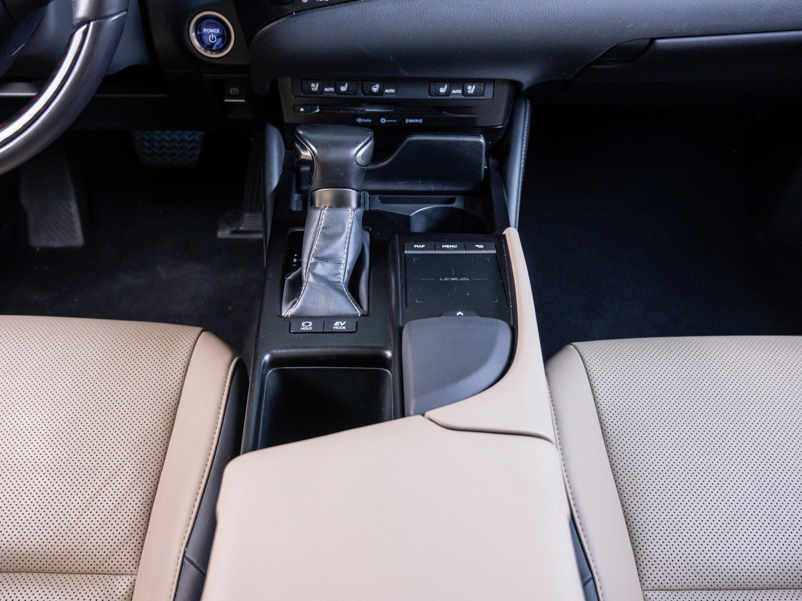 2019 Lexus ES 300h photo 24