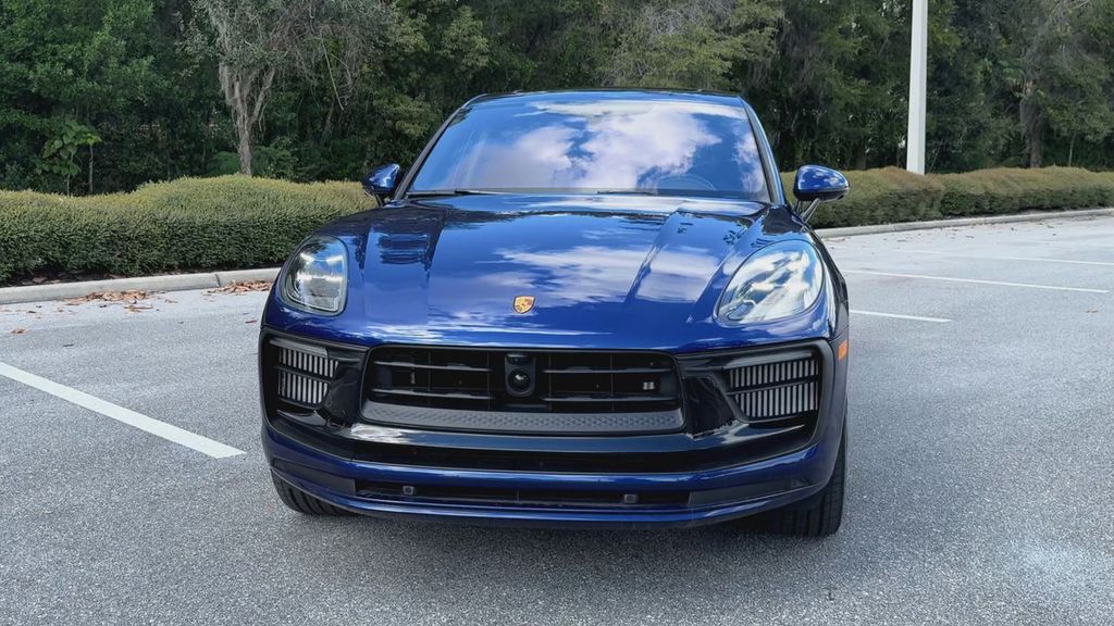 2025 Porsche Macan S photo 3