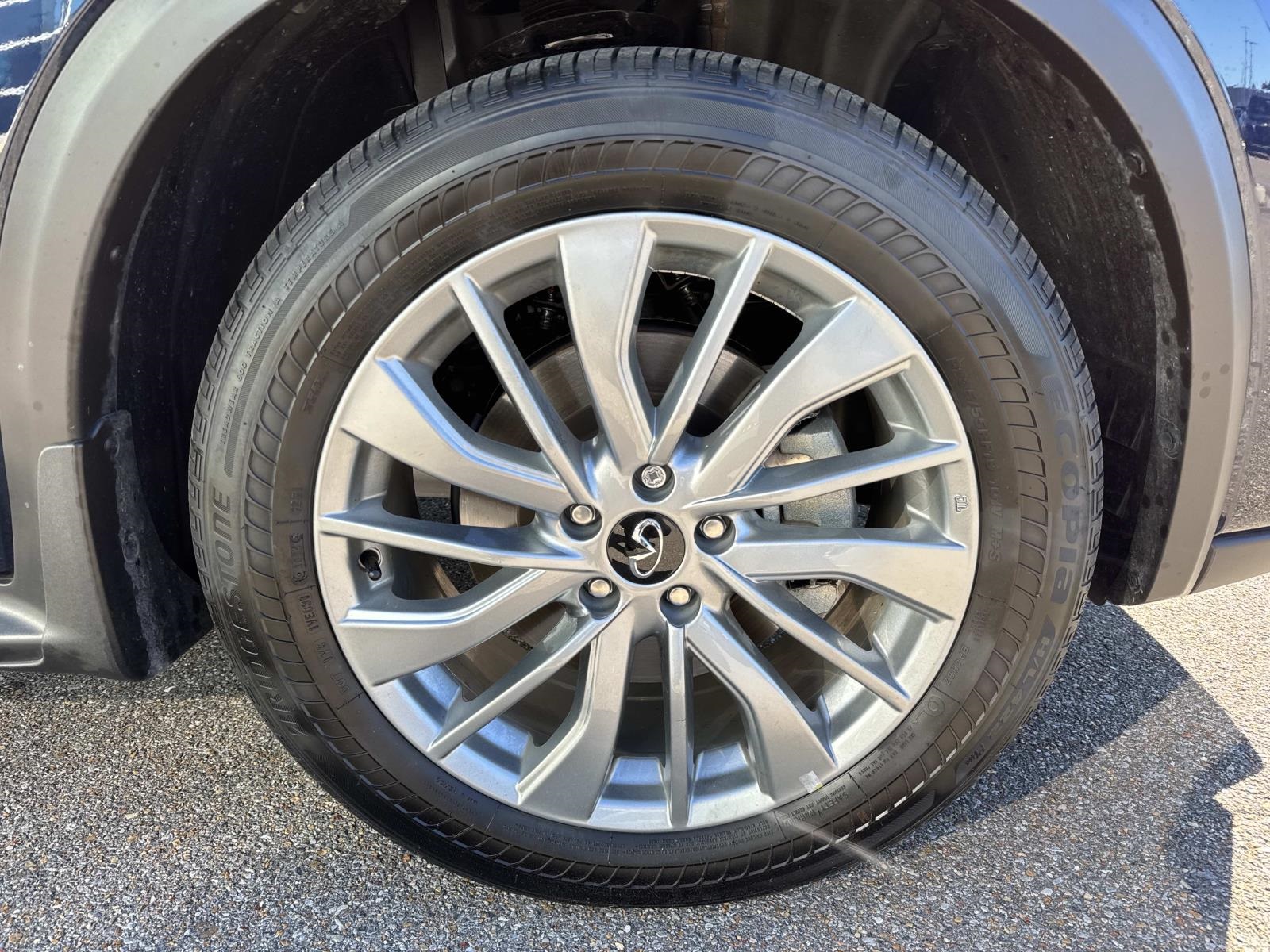 2025 Infiniti QX50 Luxe AWD photo 3