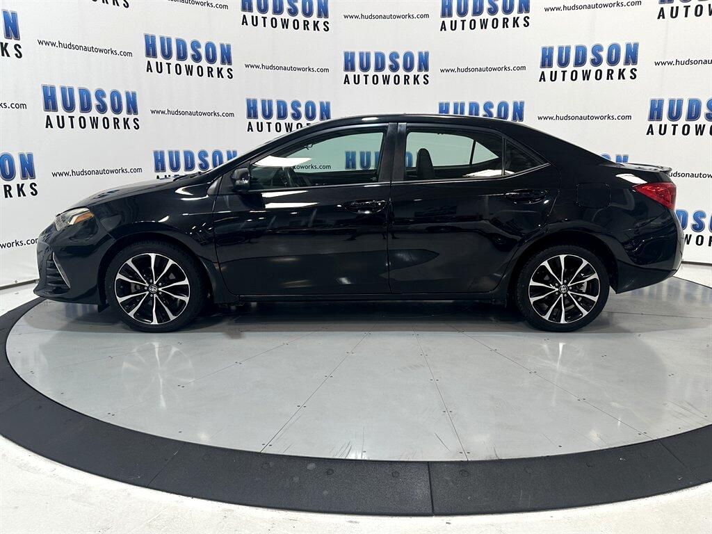 2017 Toyota Corolla XSE photo 2