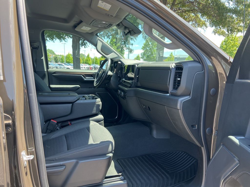 2023 Chevrolet Silverado 1500 LT photo 18