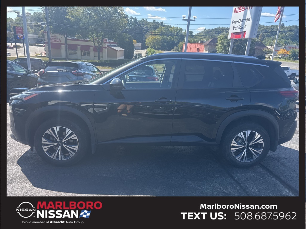 2022 Nissan Rogue SV photo 2
