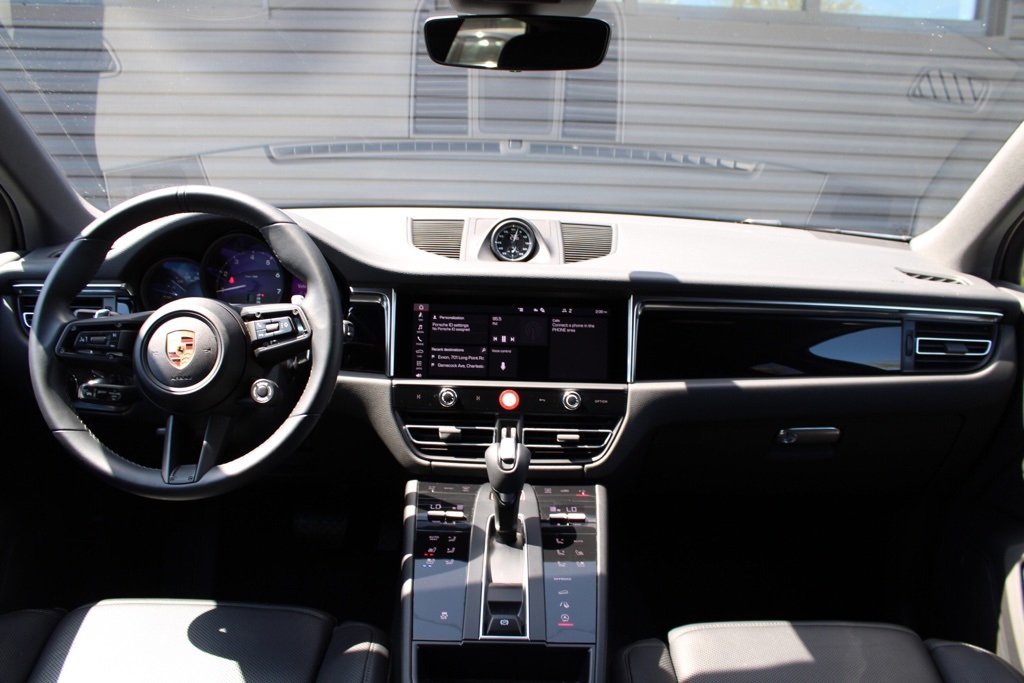 2024 Porsche Macan Base photo 17