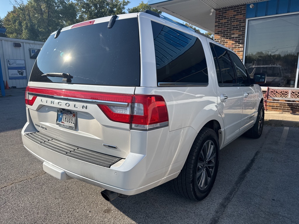 2015 Lincoln Navigator Base photo 3