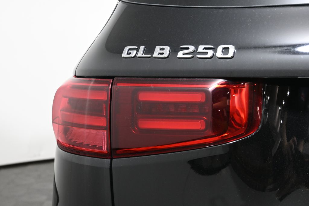 2025 Mercedes Benz GLB 250 4MATIC photo 9