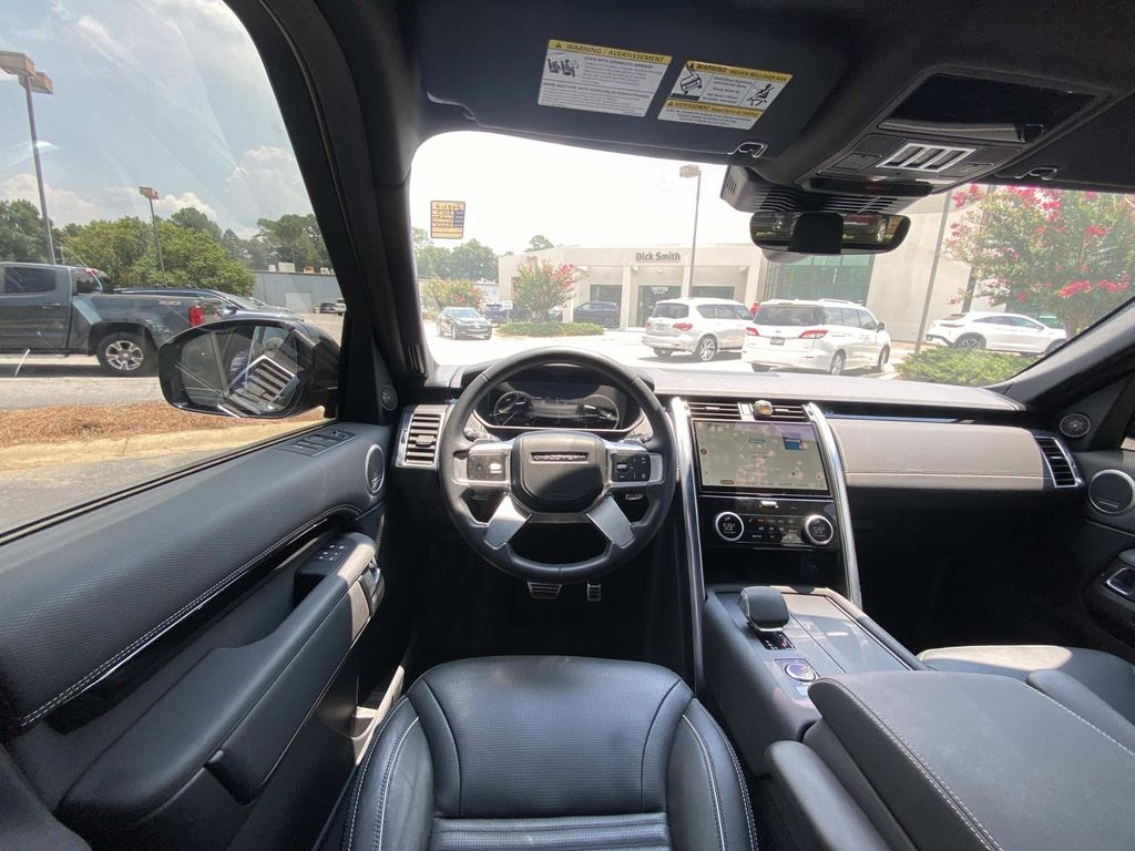 2023 Land Rover Discovery S R-Dynamic photo 12