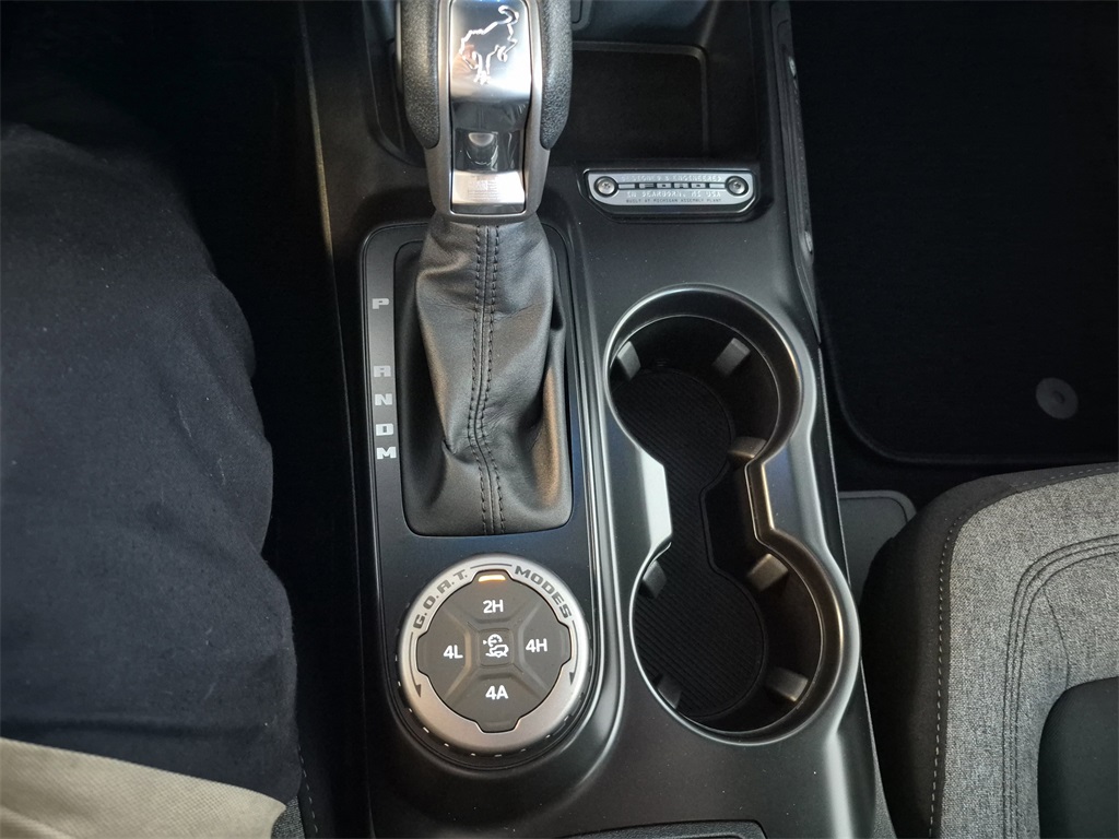 2025 Ford Bronco Base photo 19