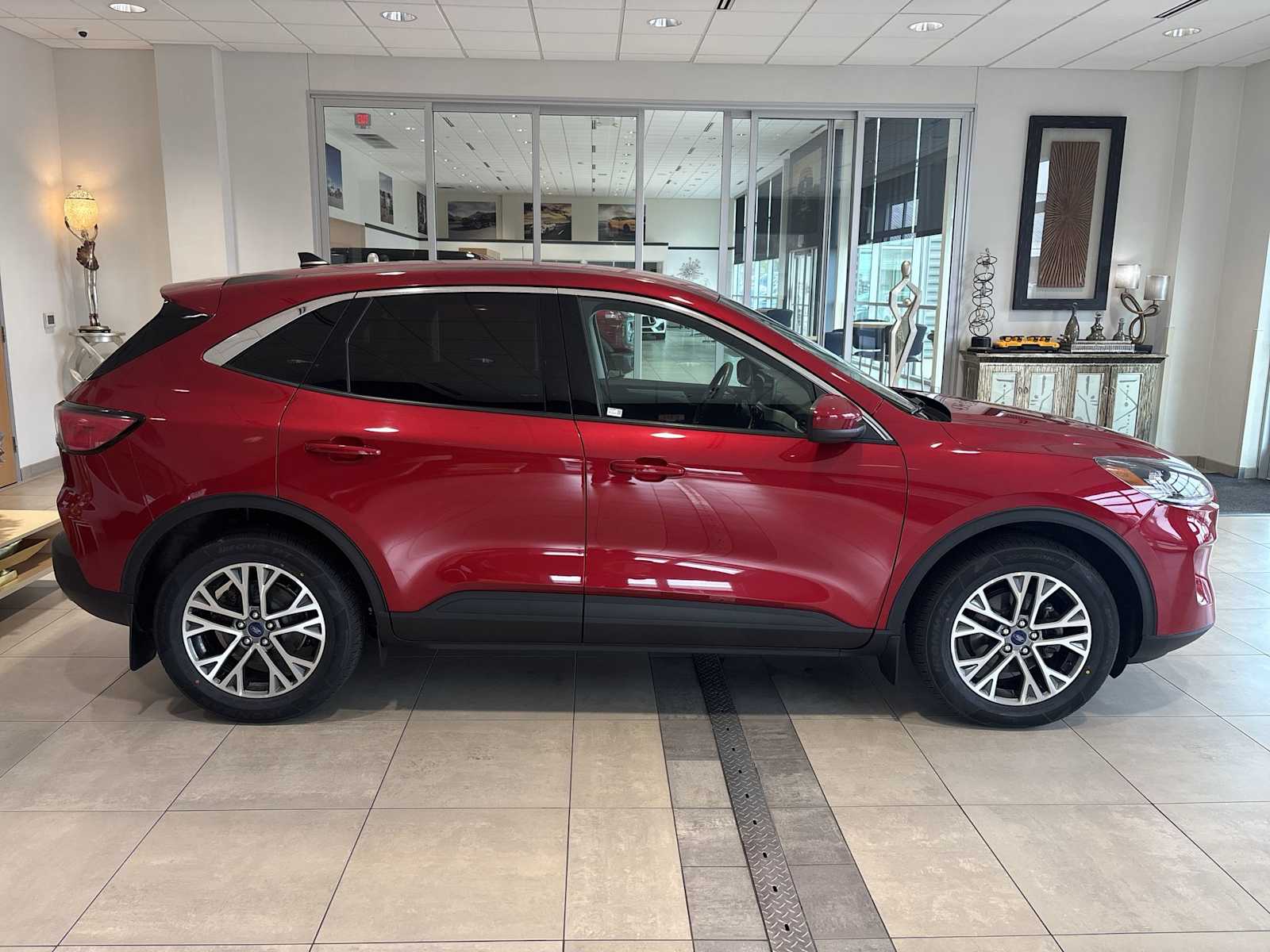 2022 Ford Escape SEL photo 2