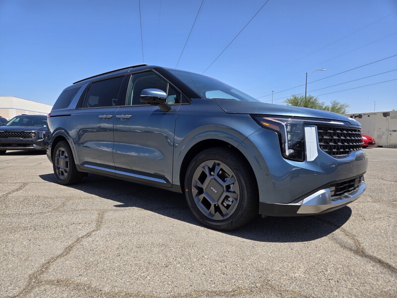 2026 Kia Carnival SX photo 2