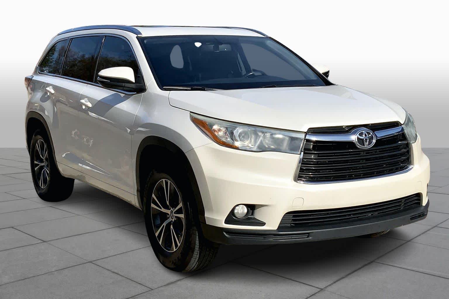 2016 Toyota Highlander XLE photo 2