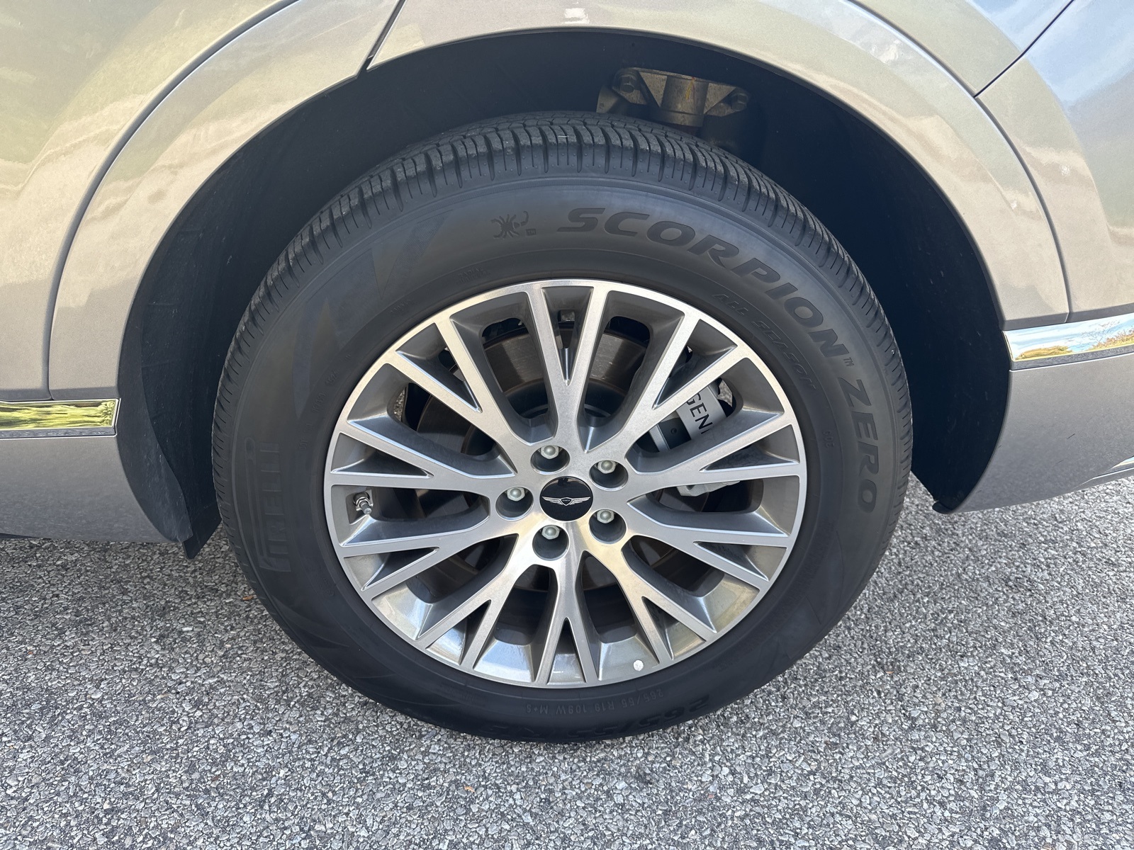 2025 Genesis GV80 2.5T AWD photo 4