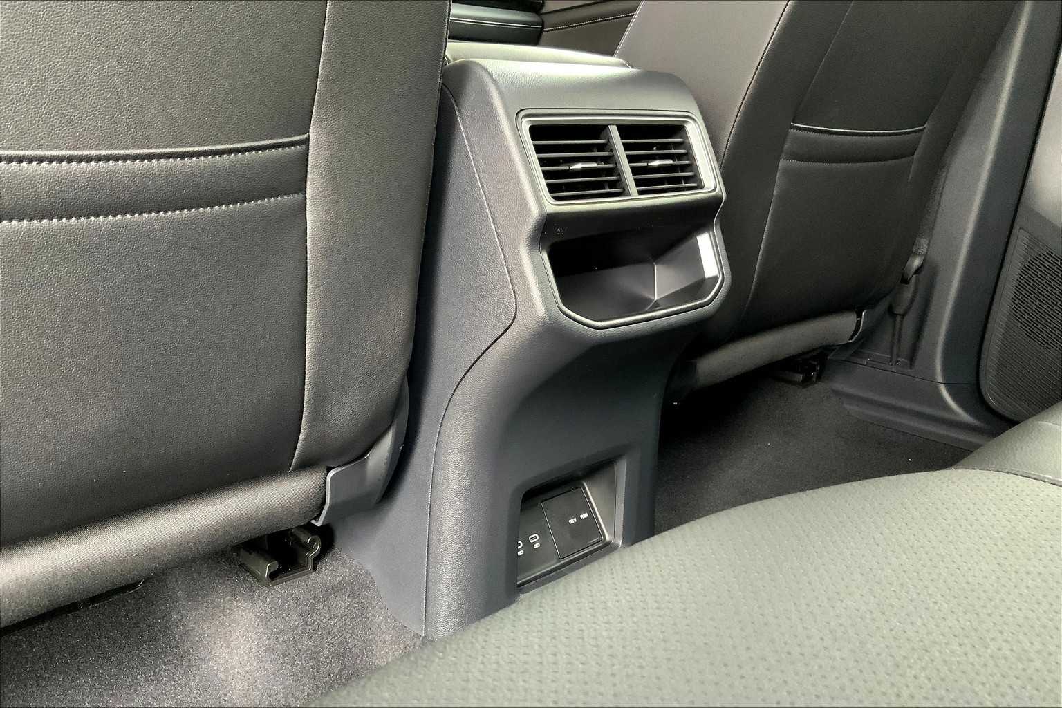 2025 Volkswagen Atlas Cross Sport SE Technology photo 18