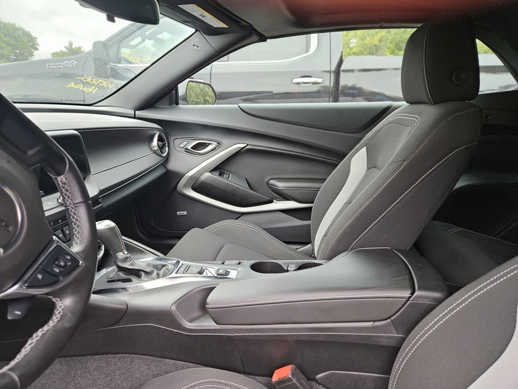 2024 Chevrolet Camaro 1LT photo 5