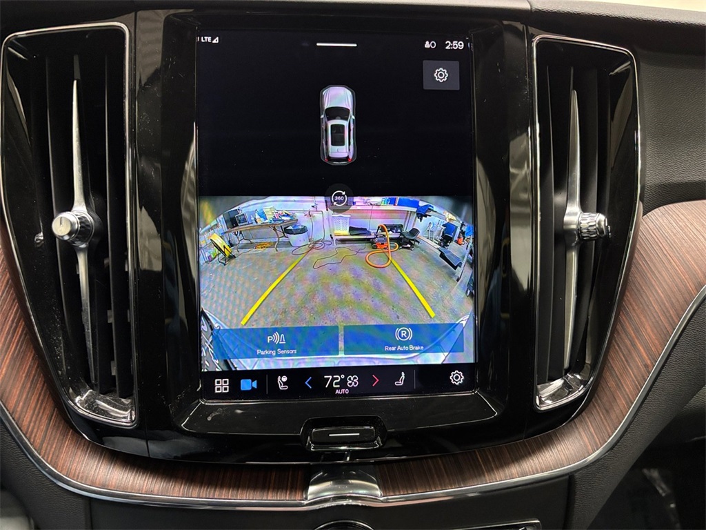 2023 Volvo XC60 B5 Plus photo 23