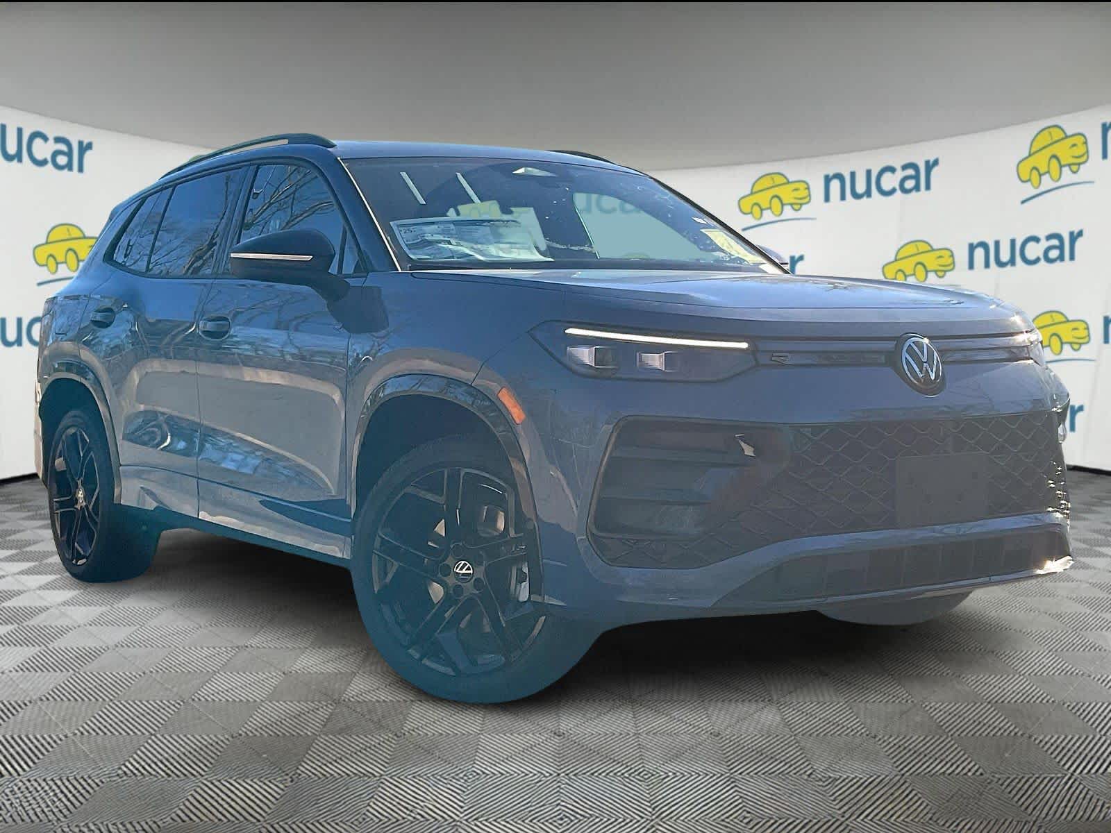 2026 Volkswagen Tiguan SE R-LINE BLACK's photo