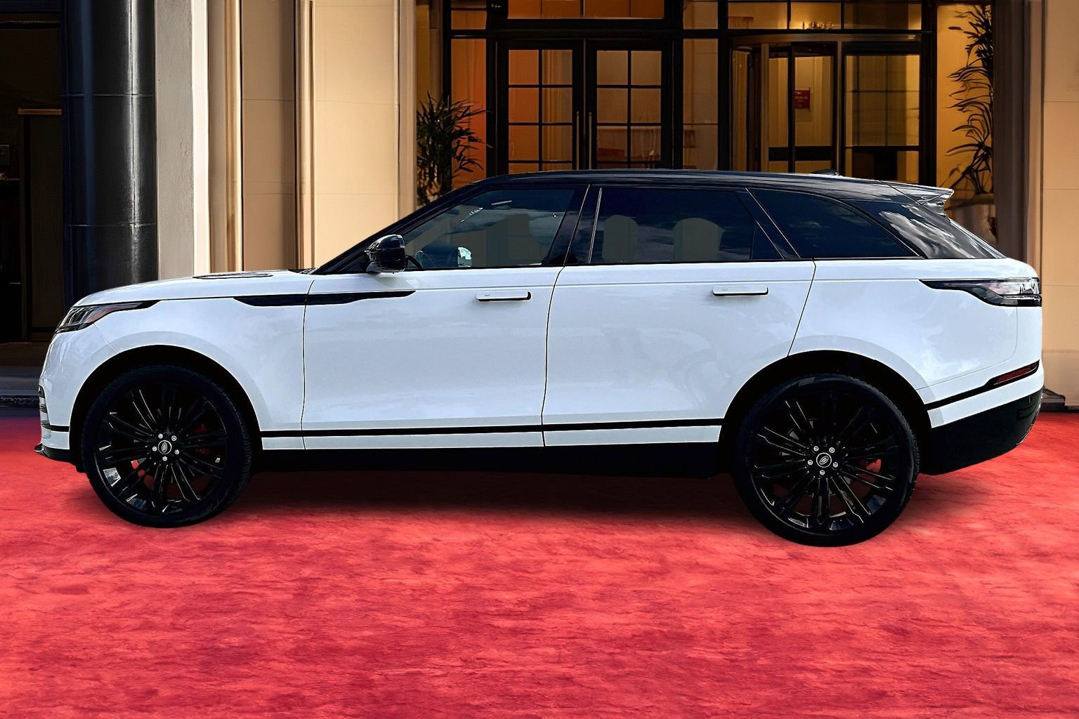 2025 Land Rover Range Rover Velar SE photo 13