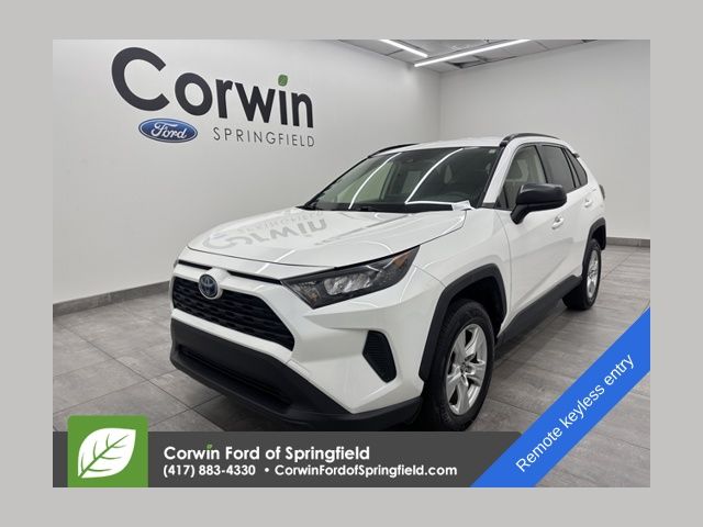 2019 Toyota RAV4 LE's photo