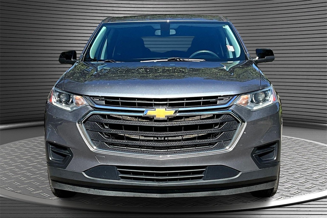 2021 Chevrolet Traverse LS photo 2