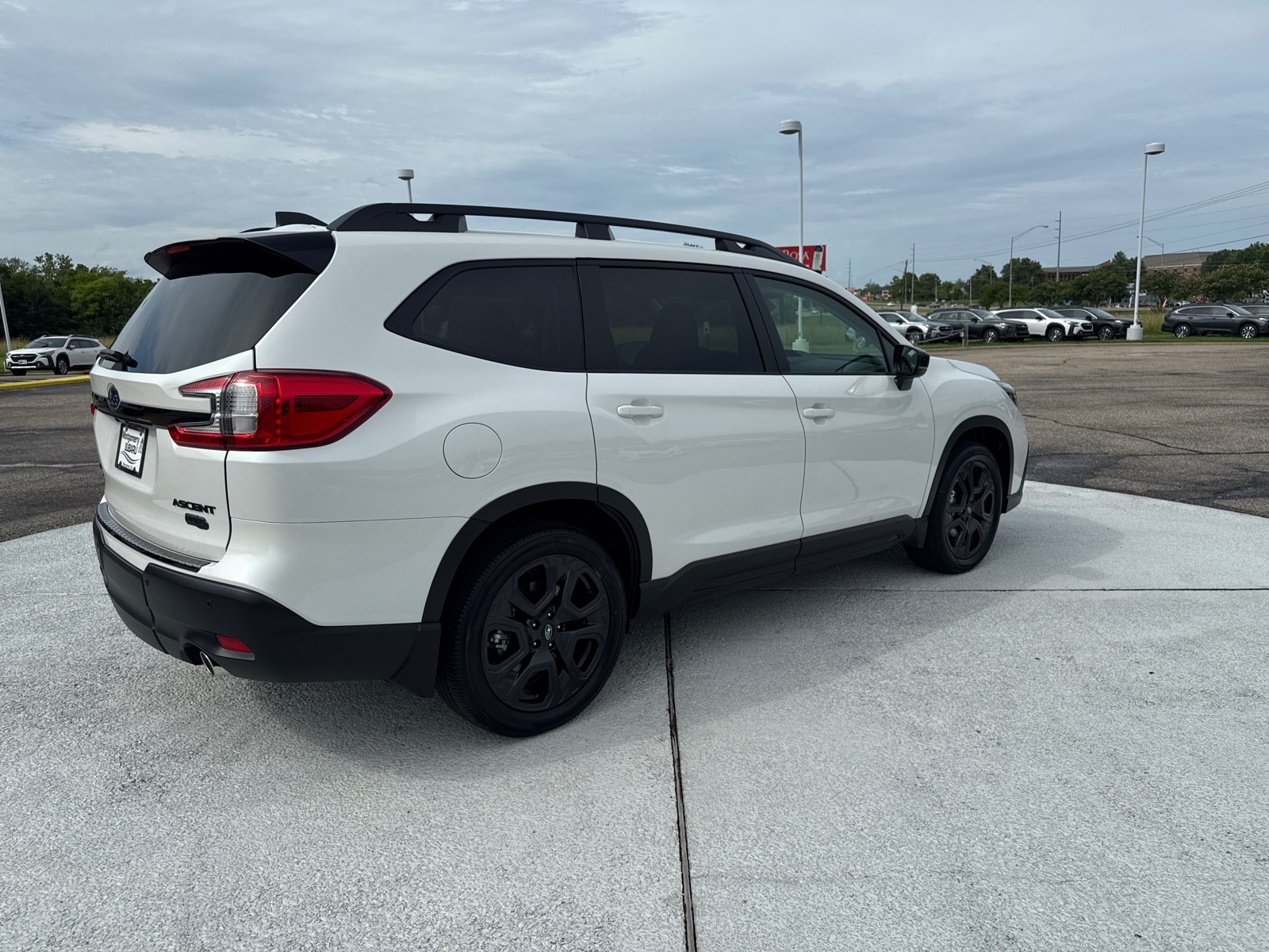 2025 Subaru Ascent Onyx Edition Touring photo 4