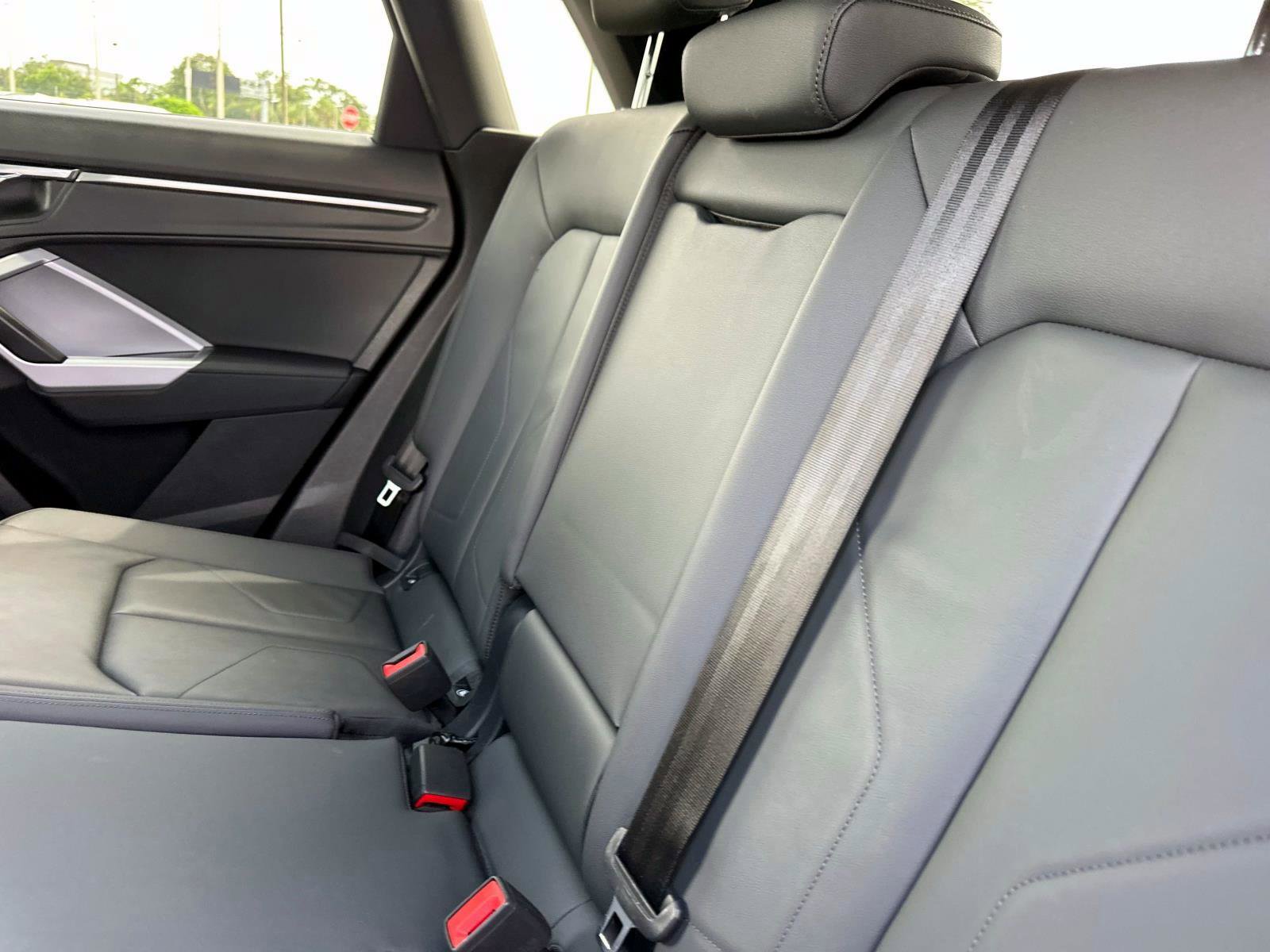 2024 Audi Q3 45 TFSI S line Premium photo 13