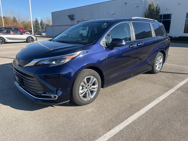 2024 Toyota Sienna Platinum photo 2