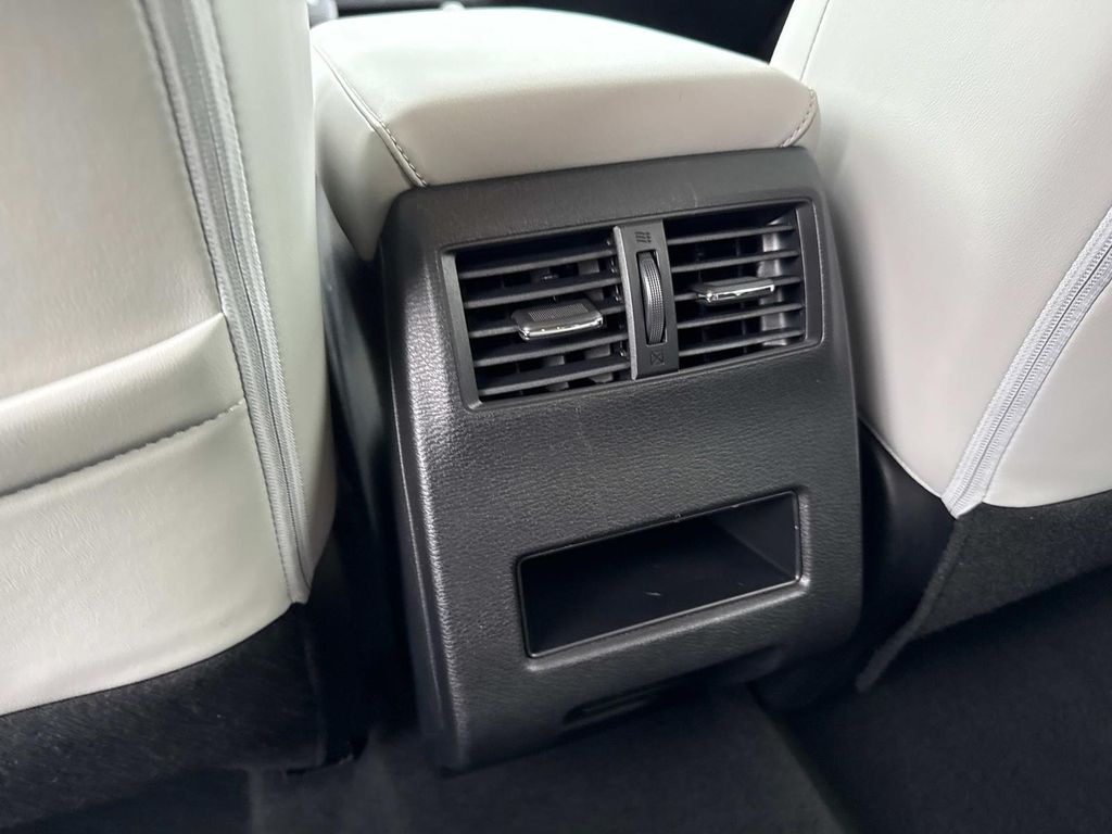 2025 Mitsubishi Outlander SE photo 17