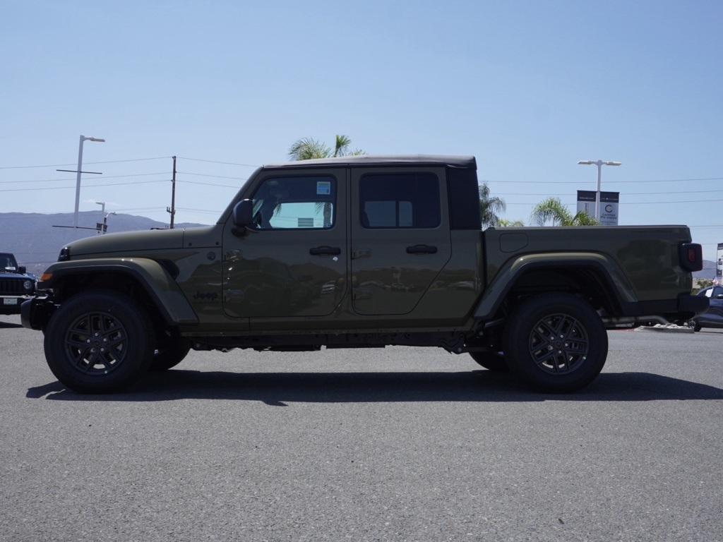 2025 Jeep Gladiator Sport photo 6