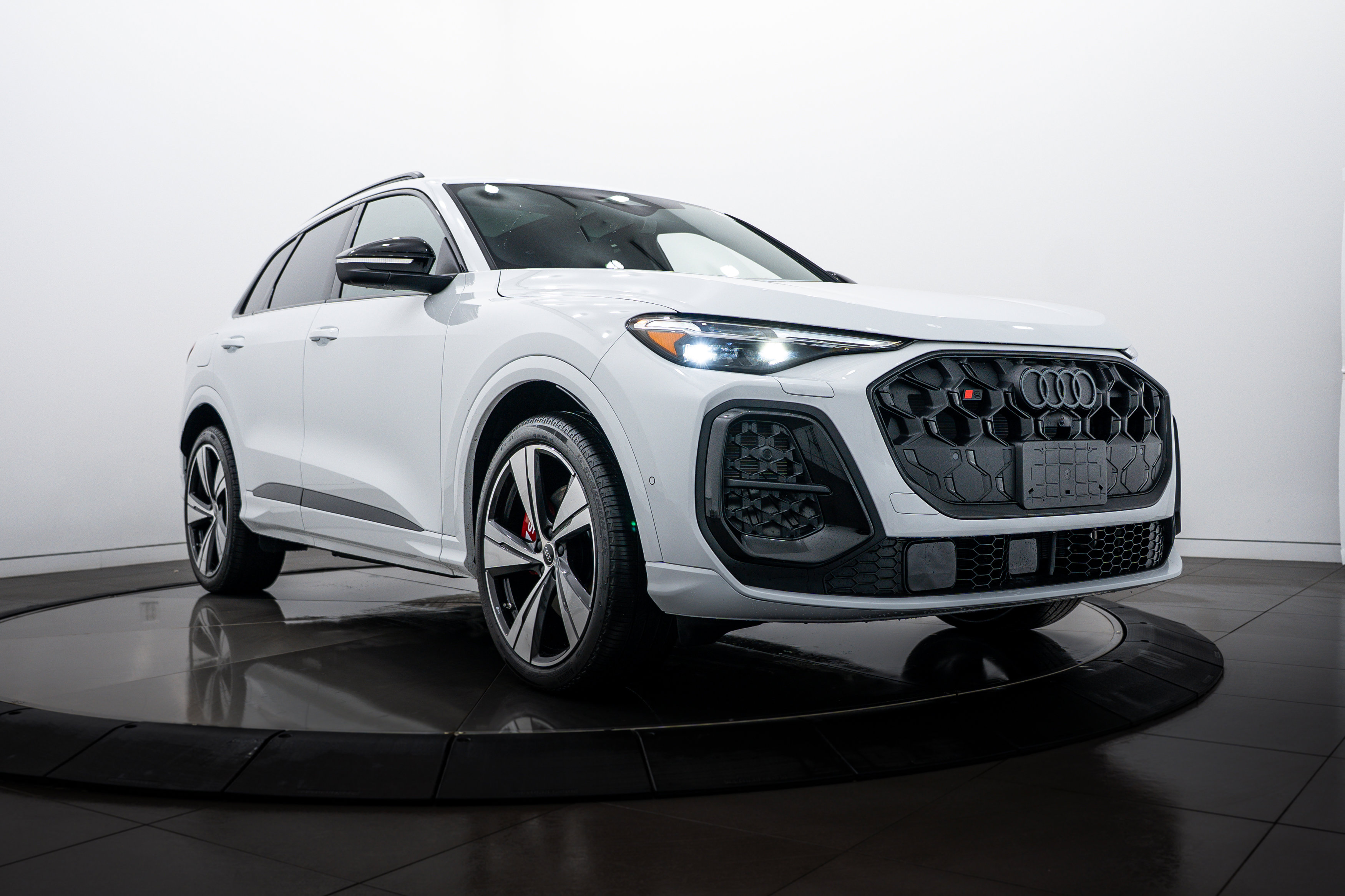 2025 Audi New SQ5 Premium Plus's photo