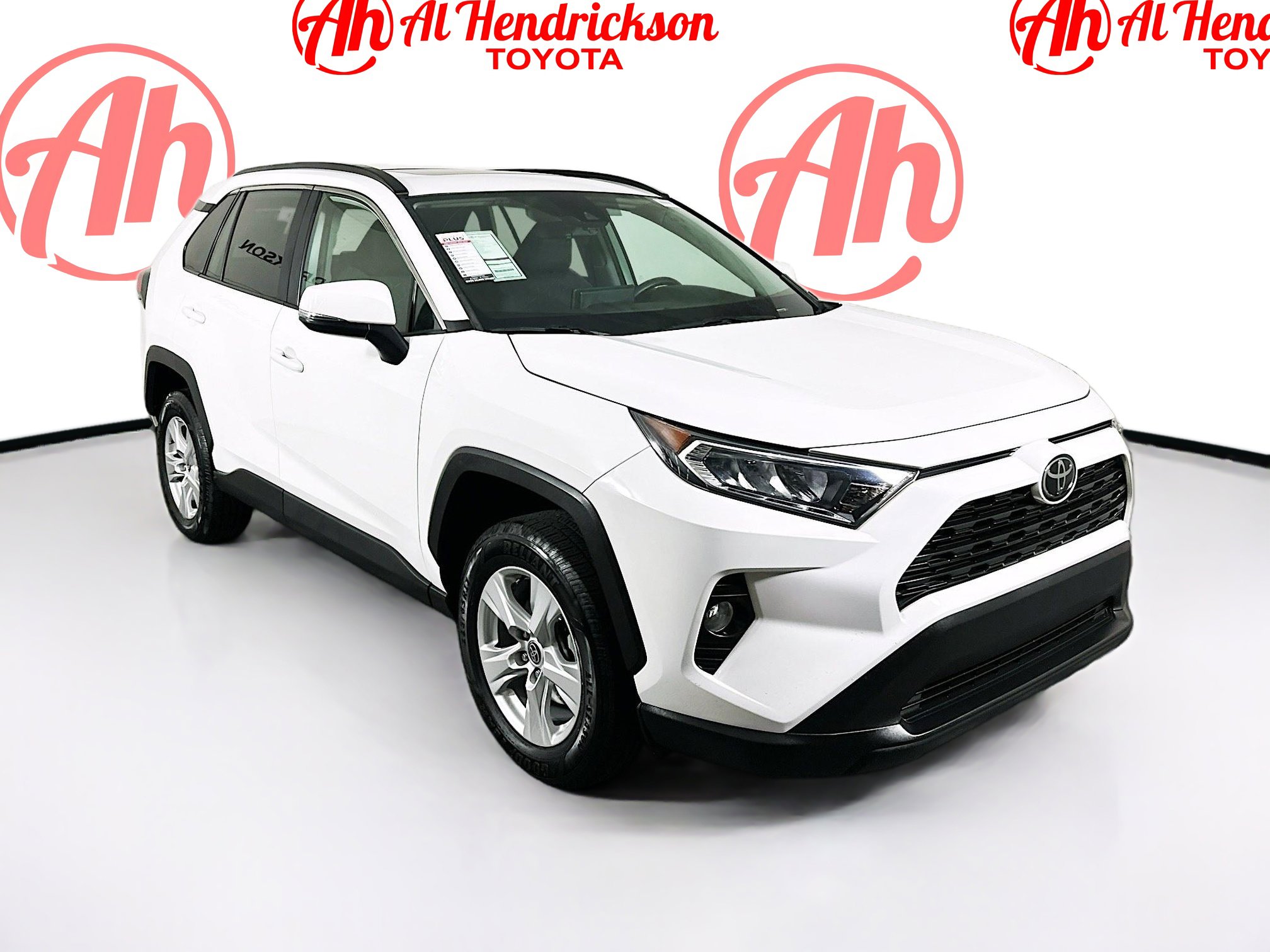 2021 Toyota RAV4 XLE's photo