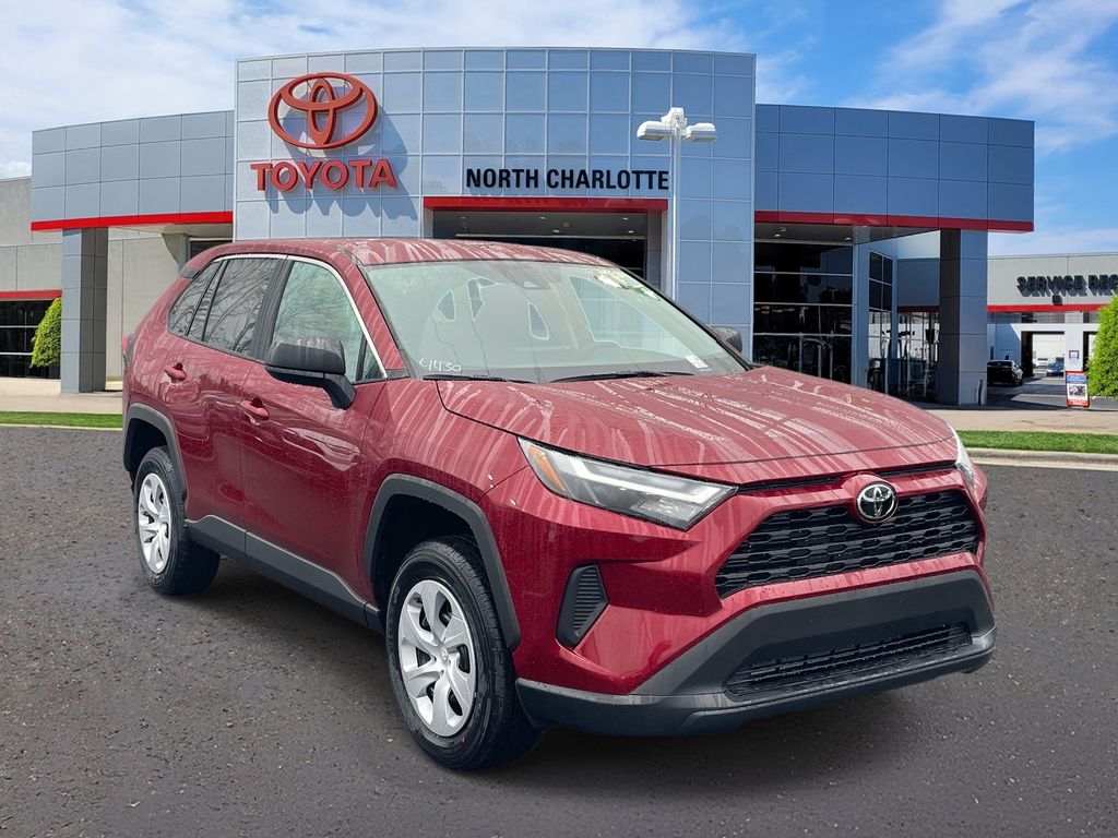2025 Toyota RAV4 LE's photo