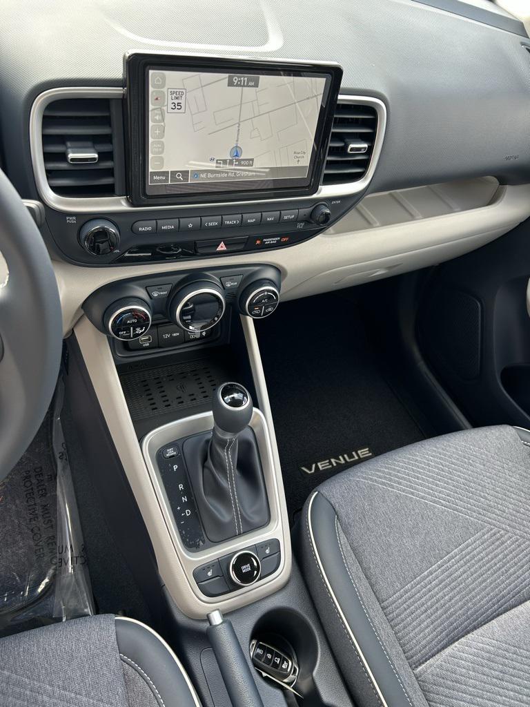 2025 Hyundai Venue Limited photo 17