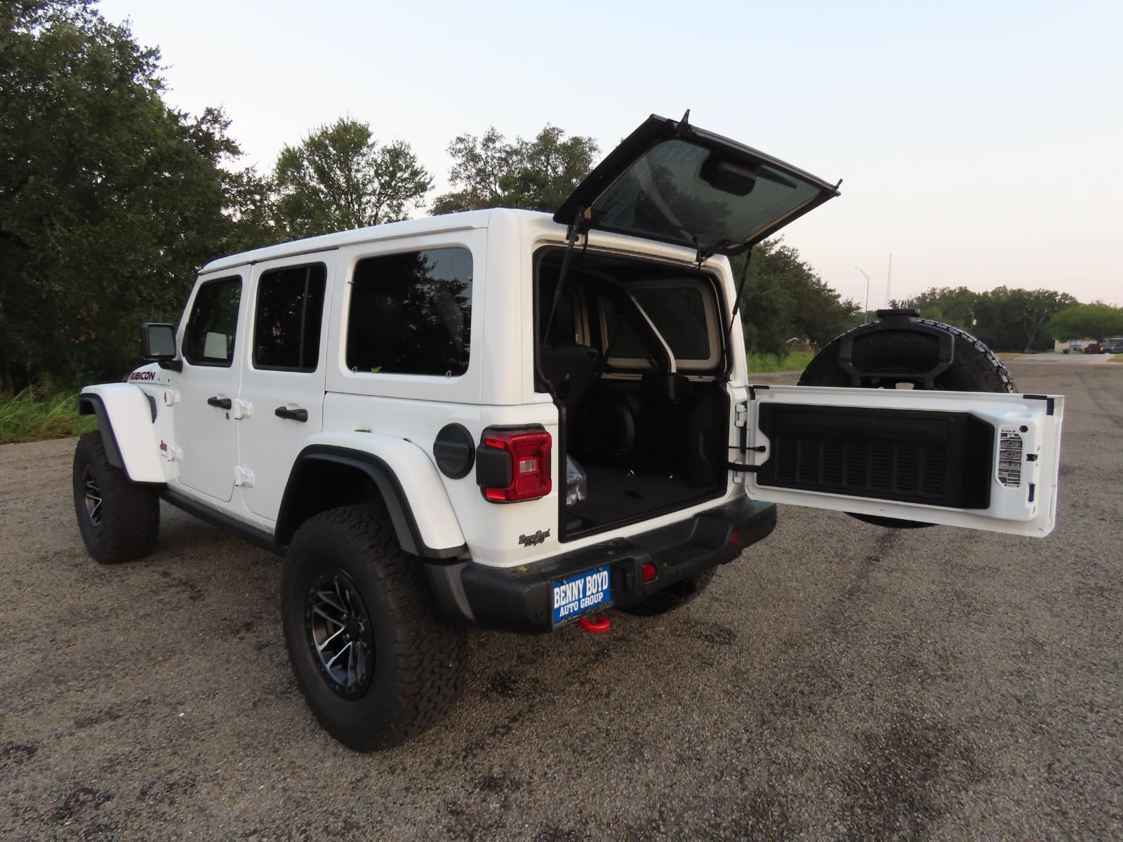 2025 Jeep Wrangler Rubicon X photo 17