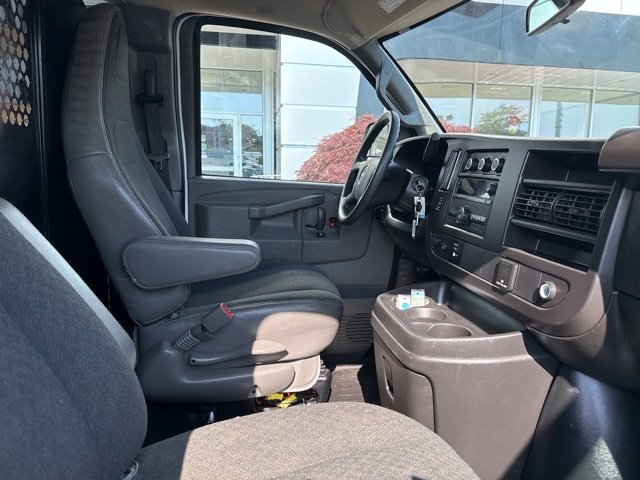 2022 Gmc Savana Cargo 2500 photo 24