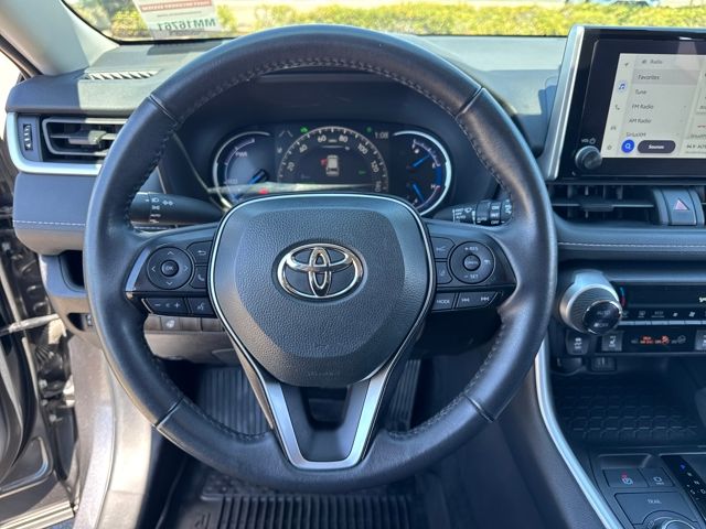 2025 Toyota RAV4 Hybrid XLE photo 3